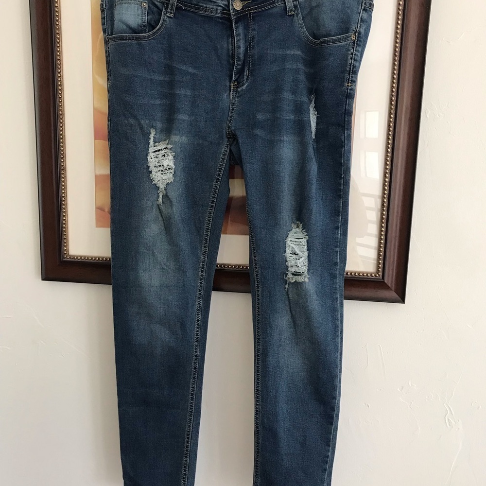 Distressed jeans - Picture 6 of 9